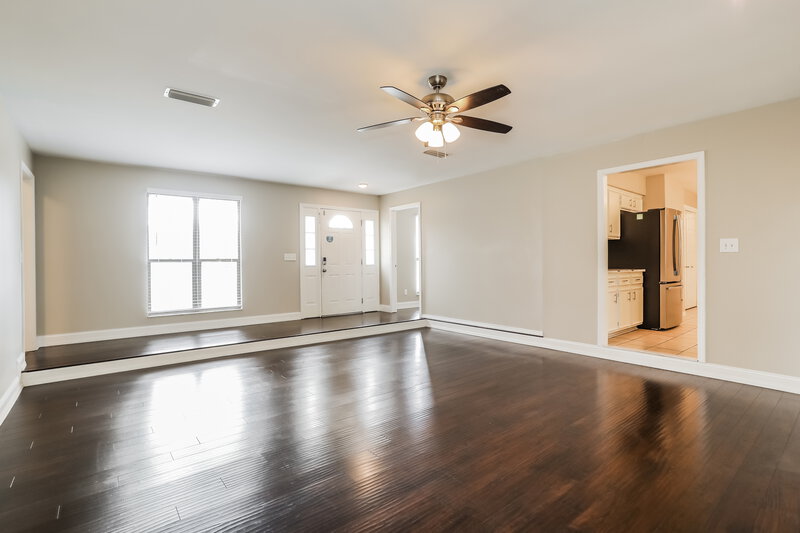 2,075/Mo, 320 Foxridge Rd Orange Park, FL 32065 Living Room View