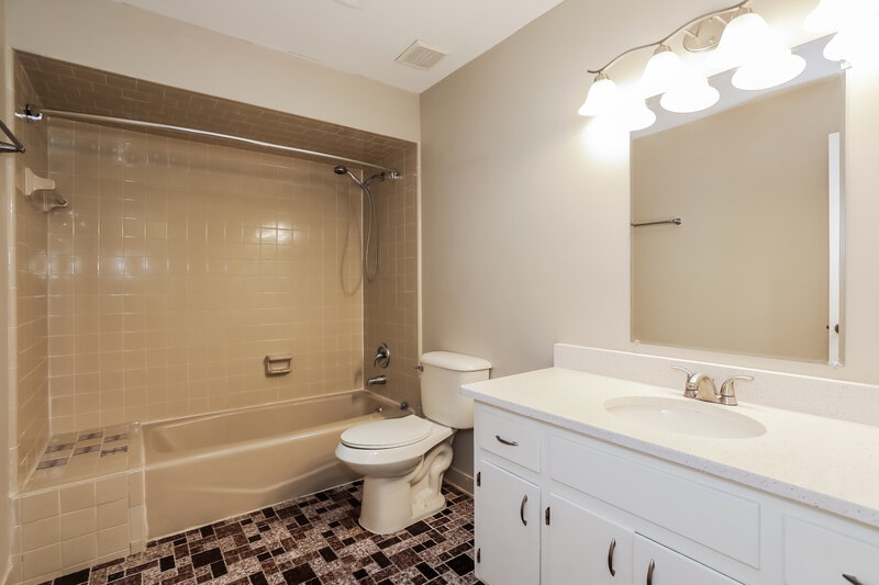 2,075/Mo, 320 Foxridge Rd Orange Park, FL 32065 Bathroom View