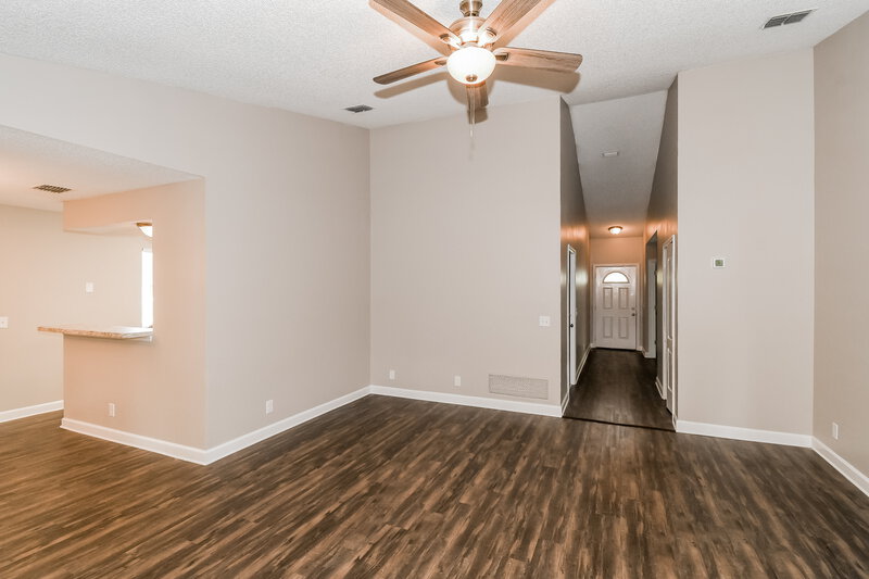 1,770/Mo, 10846 Naples Ct S Jacksonville, FL 32218 Living Room View