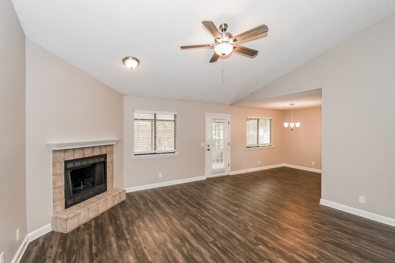 1,770/Mo, 10846 Naples Ct S Jacksonville, FL 32218 Living Room View 2
