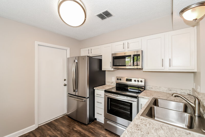 1,770/Mo, 10846 Naples Ct S Jacksonville, FL 32218 Kitchen View