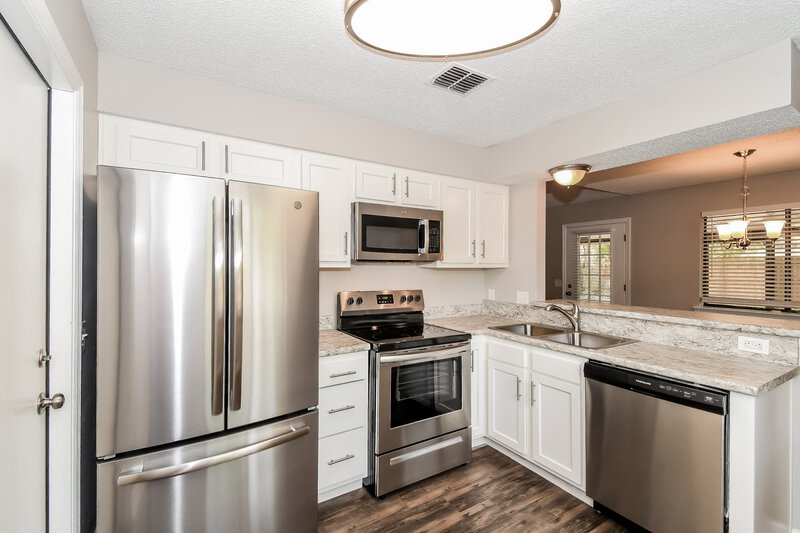 1,770/Mo, 10846 Naples Ct S Jacksonville, FL 32218 Kitchen View 2