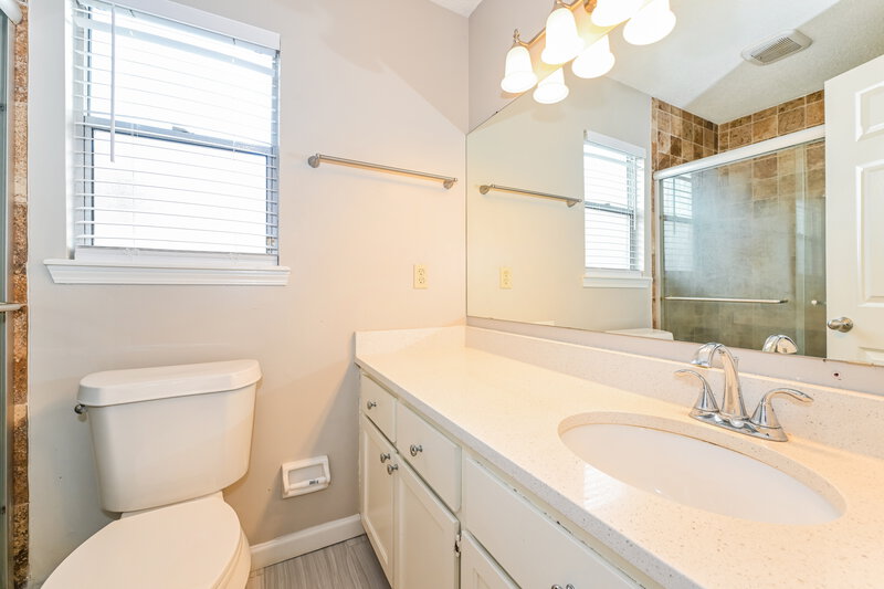 1,835/Mo, 8064 Marseilles Dr Jacksonville, FL 32277 Main Bathroom View