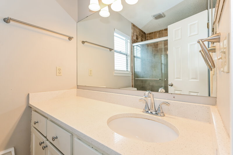 1,835/Mo, 8064 Marseilles Dr Jacksonville, FL 32277 Main Bathroom View 2