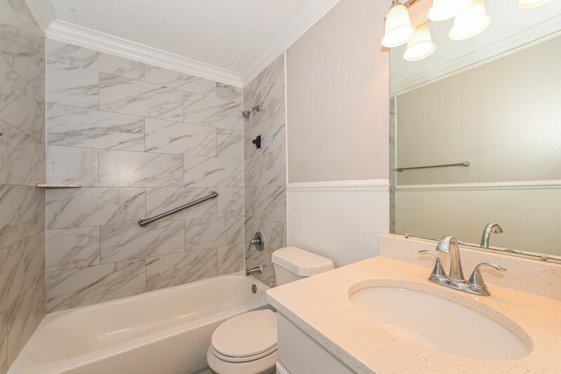 1,835/Mo, 8064 Marseilles Dr Jacksonville, FL 32277 Bathroom View