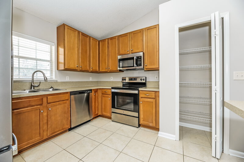 2,090/Mo, 13919 Ridgewick Dr Jacksonville, FL 32218 Kitchen View