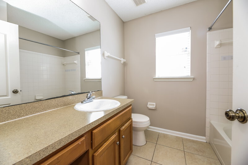 2,090/Mo, 13919 Ridgewick Dr Jacksonville, FL 32218 Bathroom View