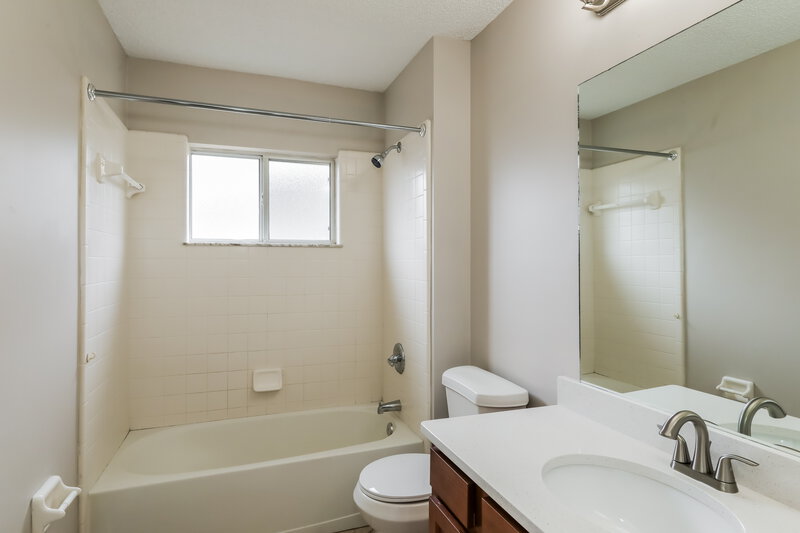 2,115/Mo, 3143 Fox Squirrel Dr Orange Park, FL 32073 Bathroom View