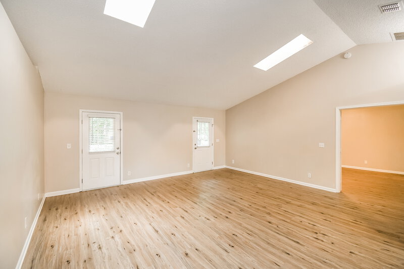 1,830/Mo, 7105 Fort Caroline Hills Dr Jacksonville, FL 32277 Living Room View