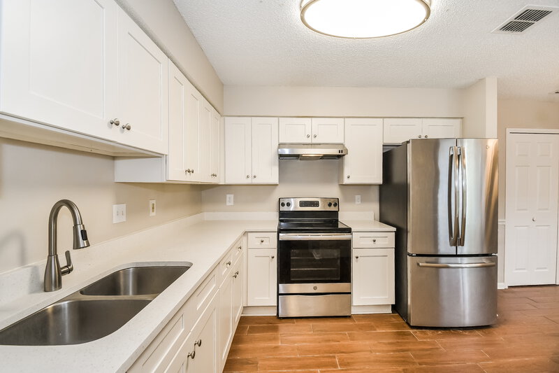 1,830/Mo, 7105 Fort Caroline Hills Dr Jacksonville, FL 32277 Kitchen View