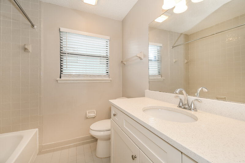 1,830/Mo, 7105 Fort Caroline Hills Dr Jacksonville, FL 32277 Bathroom View