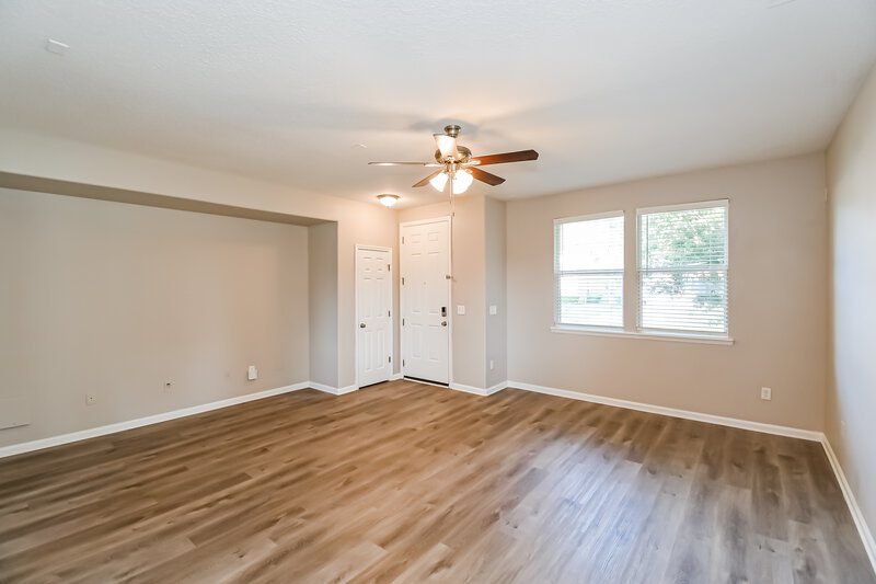 1,925/Mo, 11509 Spring Board Dr Jacksonville, FL 32218 Living Room View