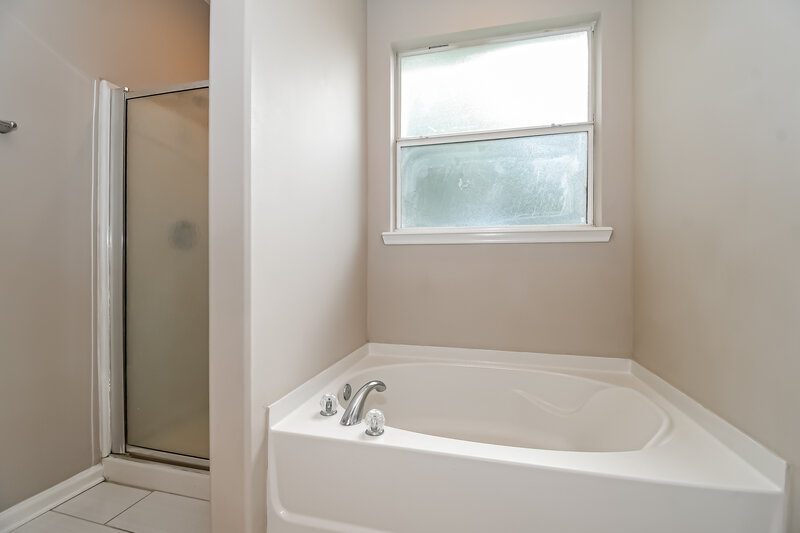 1,925/Mo, 11509 Spring Board Dr Jacksonville, FL 32218 Main Bathroom View 2