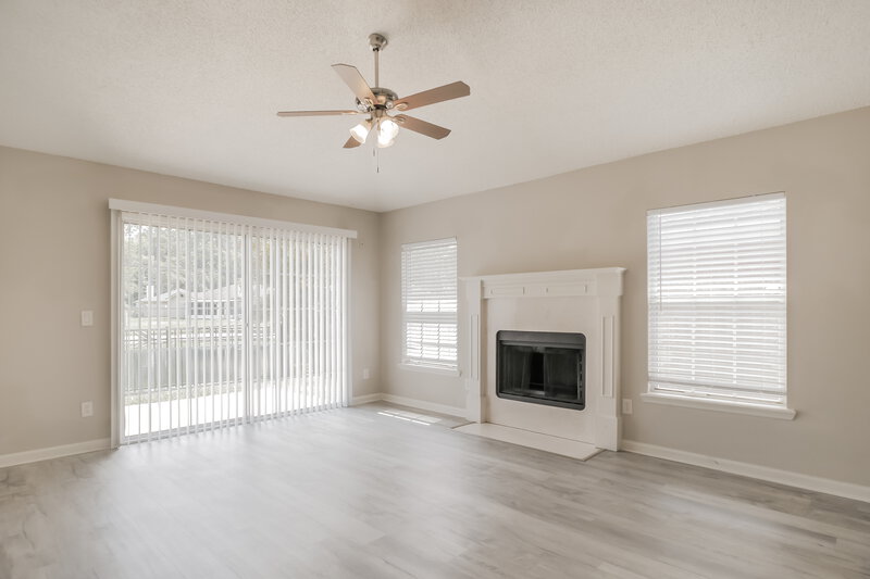 2,205/Mo, 5418 Cumberland Forest Ln Jacksonville, FL 32257 Living Room View