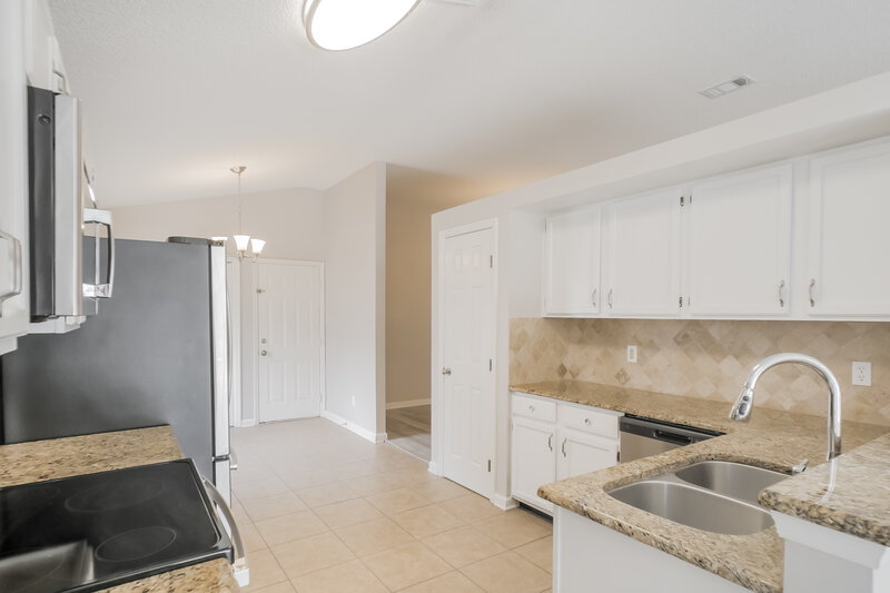 2,205/Mo, 5418 Cumberland Forest Ln Jacksonville, FL 32257 Kitchen View