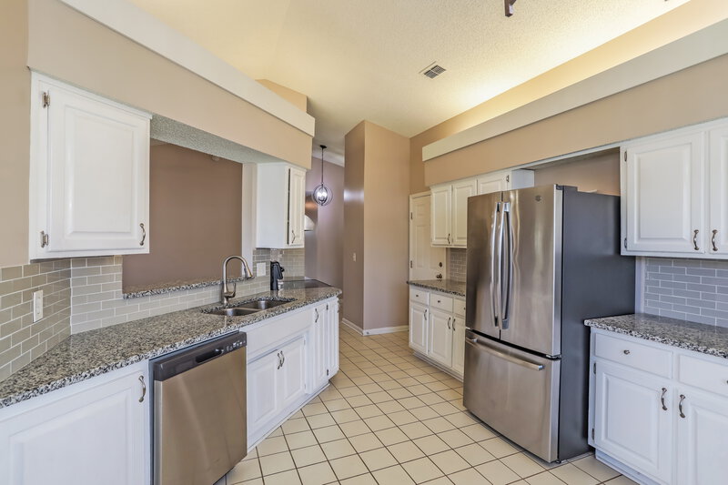 2,640/Mo, 3204 Ryans Ct Green Cove Springs, FL 32043 Kitchen View