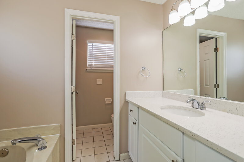2,640/Mo, 3204 Ryans Ct Green Cove Springs, FL 32043 Main Bathroom View