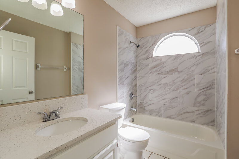 2,640/Mo, 3204 Ryans Ct Green Cove Springs, FL 32043 Main Bathroom View 2