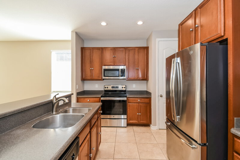 1,980/Mo, 4008 Ringneck Dr Jacksonville, FL 32226 Kitchen View