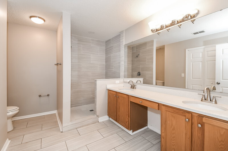 2,050/Mo, 1531 Eddings Grove Ln Jacksonville, FL 32221 Main Bathroom View