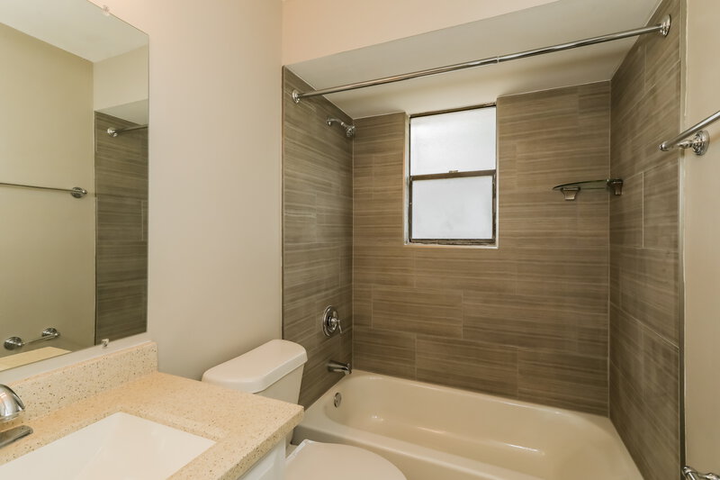 2,210/Mo, 10023 Bear Valley Rd Jacksonville, FL 32257 Bathroom View