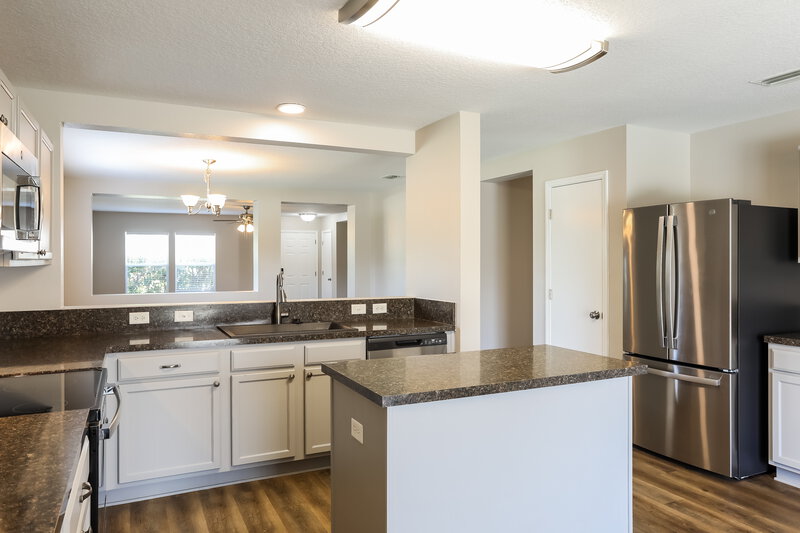 1,980/Mo, 1926 Old Moss Ln Middleburg, FL 32068 Kitchen View 2