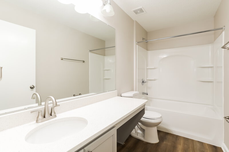 1,980/Mo, 1926 Old Moss Ln Middleburg, FL 32068 Bathroom View