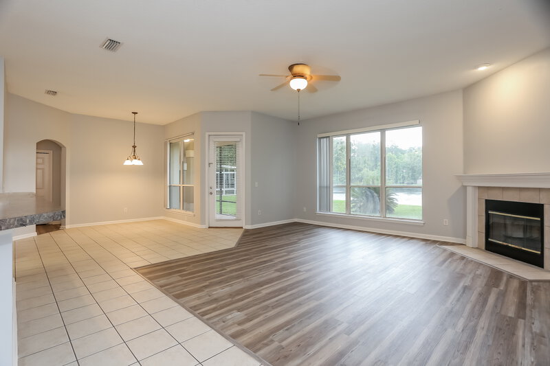 2,130/Mo, 3719 Jacob Lois Dr W Jacksonville, FL 32218 Living Room View 2
