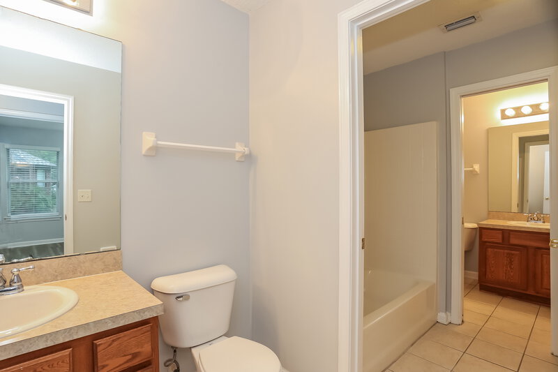 2,130/Mo, 3719 Jacob Lois Dr W Jacksonville, FL 32218 Bathroom View