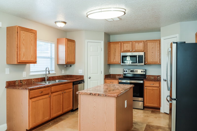 2,085/Mo, 4131 Half Moon Cir Middleburg, FL 32068 Kitchen View