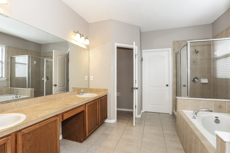 3,010/Mo, 703 Red Cedar Ct Orange Park, FL 32073 Main Bathroom View