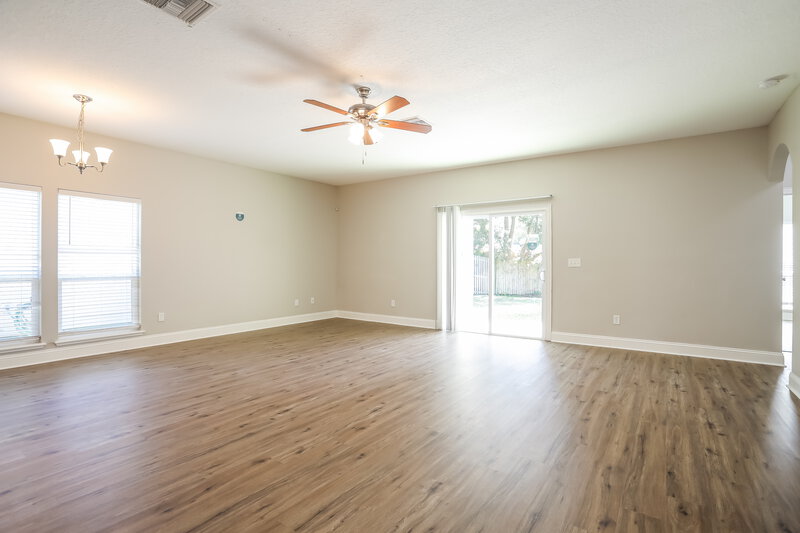 2,005/Mo, 1507 Julia St Green Cove Springs, FL 32043 Living Room View 2
