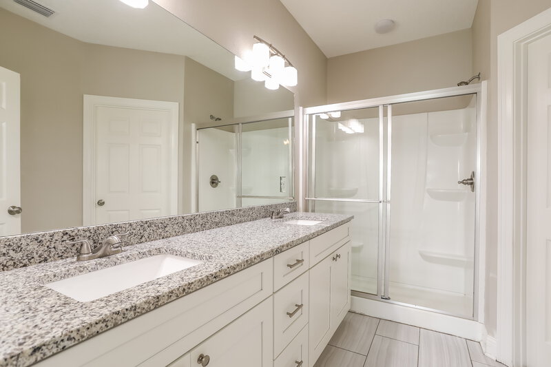 2,005/Mo, 1507 Julia St Green Cove Springs, FL 32043 Main Bathroom View