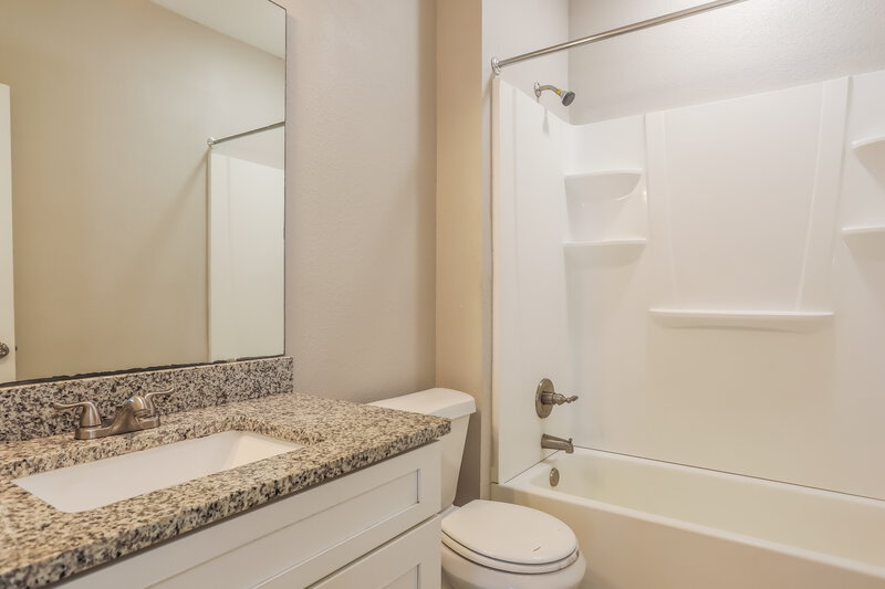 2,005/Mo, 1507 Julia St Green Cove Springs, FL 32043 Bathroom View