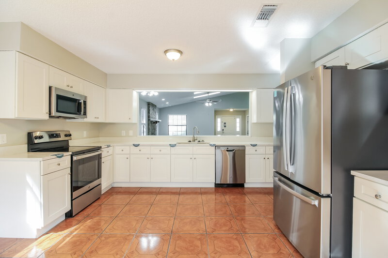 1,995/Mo, 5488 Fort Caroline Rd Jacksonville, FL 32277 Kitchen View 3