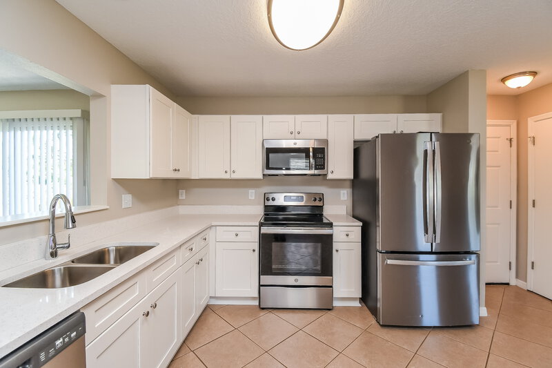 2,630/Mo, 2167 Fresco Dr Middleburg, FL 32068 Kitchen View 2