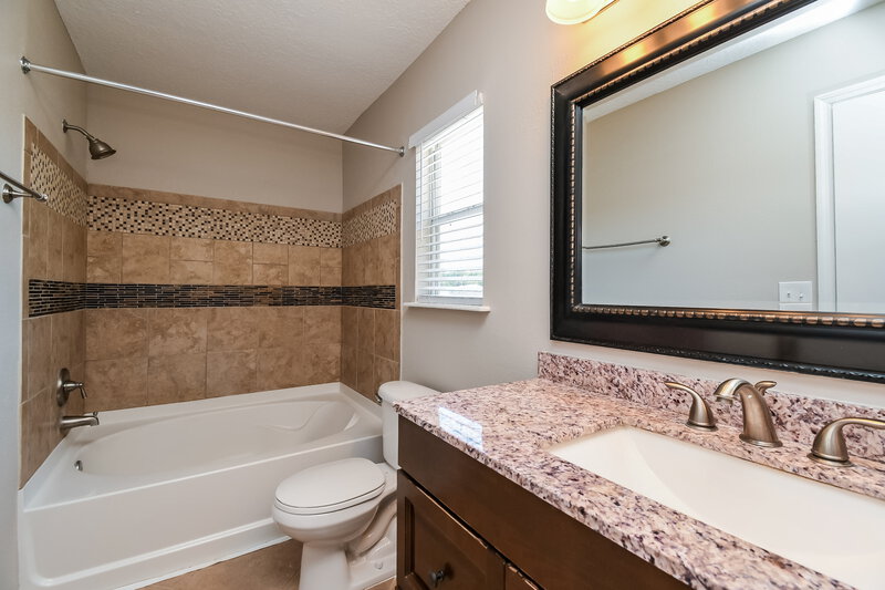 2,630/Mo, 2167 Fresco Dr Middleburg, FL 32068 Main Bathroom View