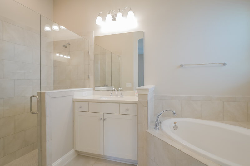 2,340/Mo, 182 Willow Lake Dr Saint Augustine, FL 32092 Main Bathroom View 2