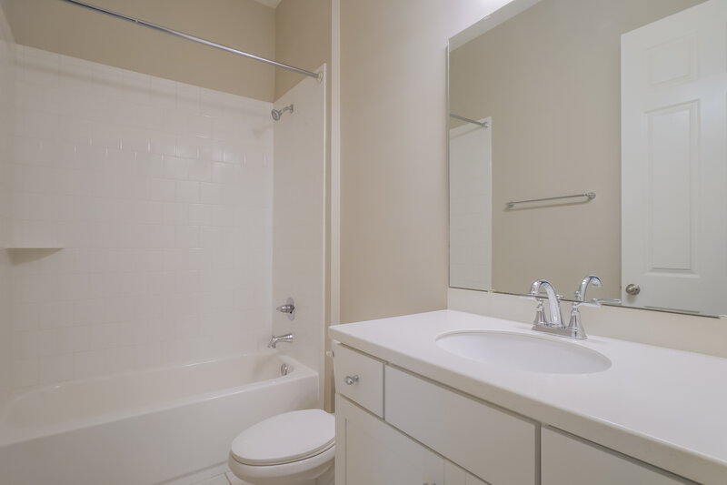 2,340/Mo, 182 Willow Lake Dr Saint Augustine, FL 32092 Bathroom View