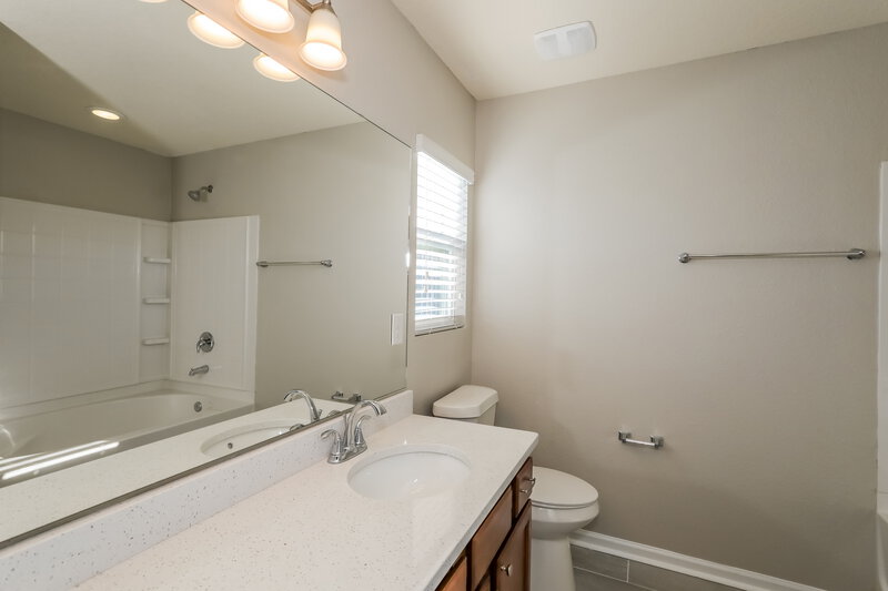 2,195/Mo, 3426 Canyon Falls Dr Green Cove Springs, FL 32043 Main Bathroom View