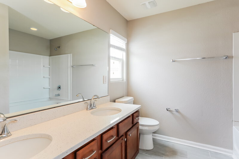 1,995/Mo, 3426 Canyon Falls Dr Green Cove Springs, FL 32043 Main Bathroom View