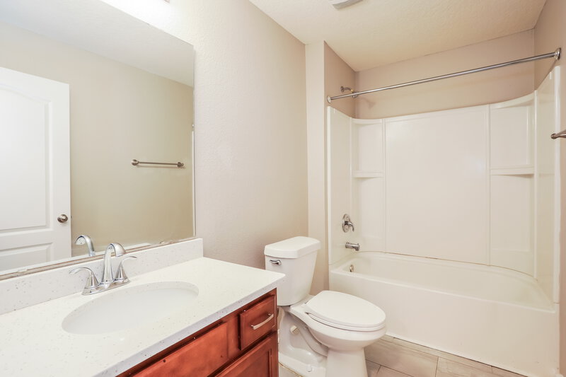 1,995/Mo, 3426 Canyon Falls Dr Green Cove Springs, FL 32043 Bathroom View