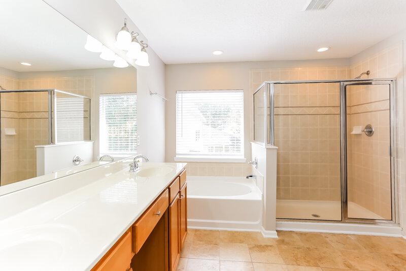 2,230/Mo, 12119 Jade Point Ct Jacksonville, FL 32218 Main Bathroom View