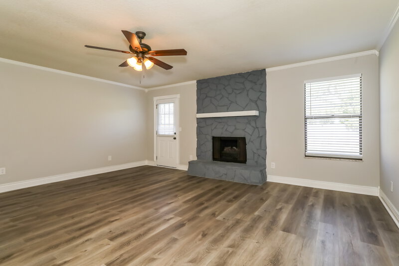 2,040/Mo, 818 Elmwood St Orange Park, FL 32065 Living Room View 2