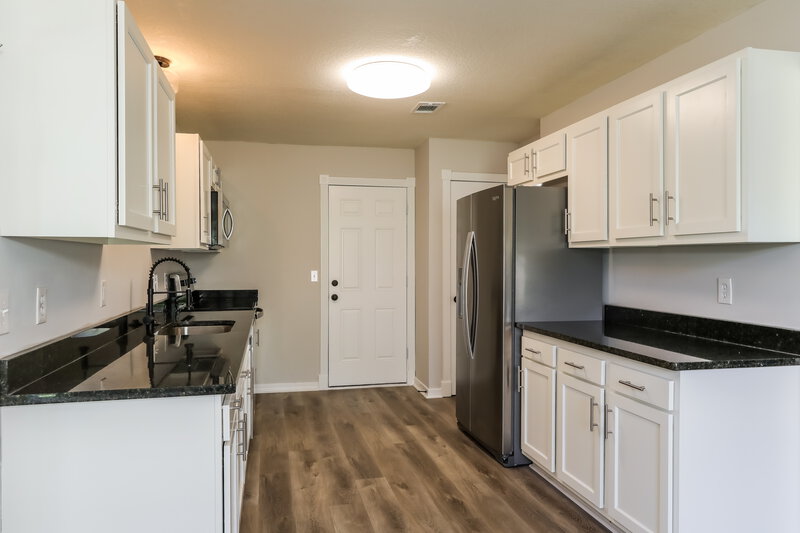 2,040/Mo, 818 Elmwood St Orange Park, FL 32065 Kitchen View