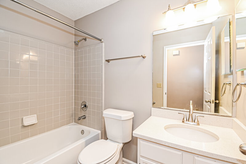 1,975/Mo, 8852 St Lucia Ct Jacksonville, FL 32256 Bathroom View 2