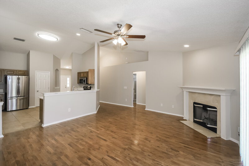 1,950/Mo, 3568 Ayrshire St Jacksonville, FL 32226 Living Room View 2
