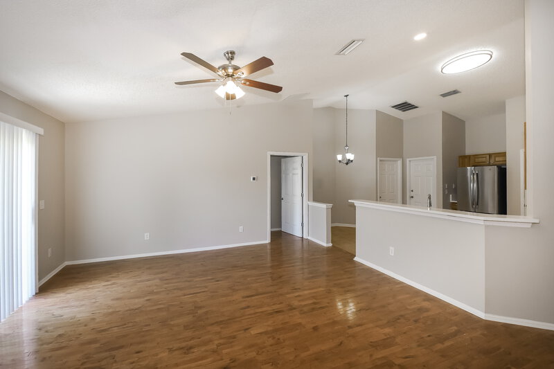 1,950/Mo, 3568 Ayrshire St Jacksonville, FL 32226 Living Room View 3