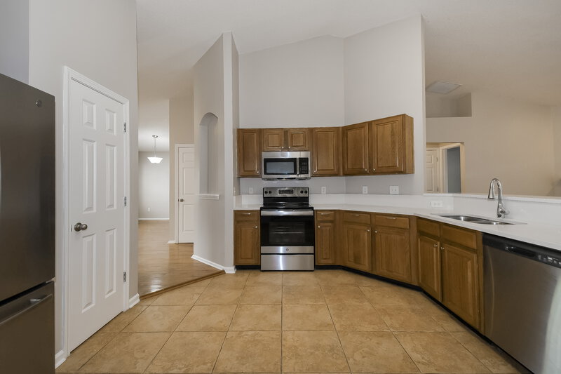 1,950/Mo, 3568 Ayrshire St Jacksonville, FL 32226 Kitchen View 2