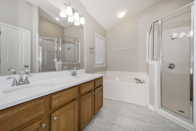 1,950/Mo, 3568 Ayrshire St Jacksonville, FL 32226 Main Bathroom View